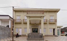 RedDoorz Plus Syariah @ Jalan Dr Sutomo Padang